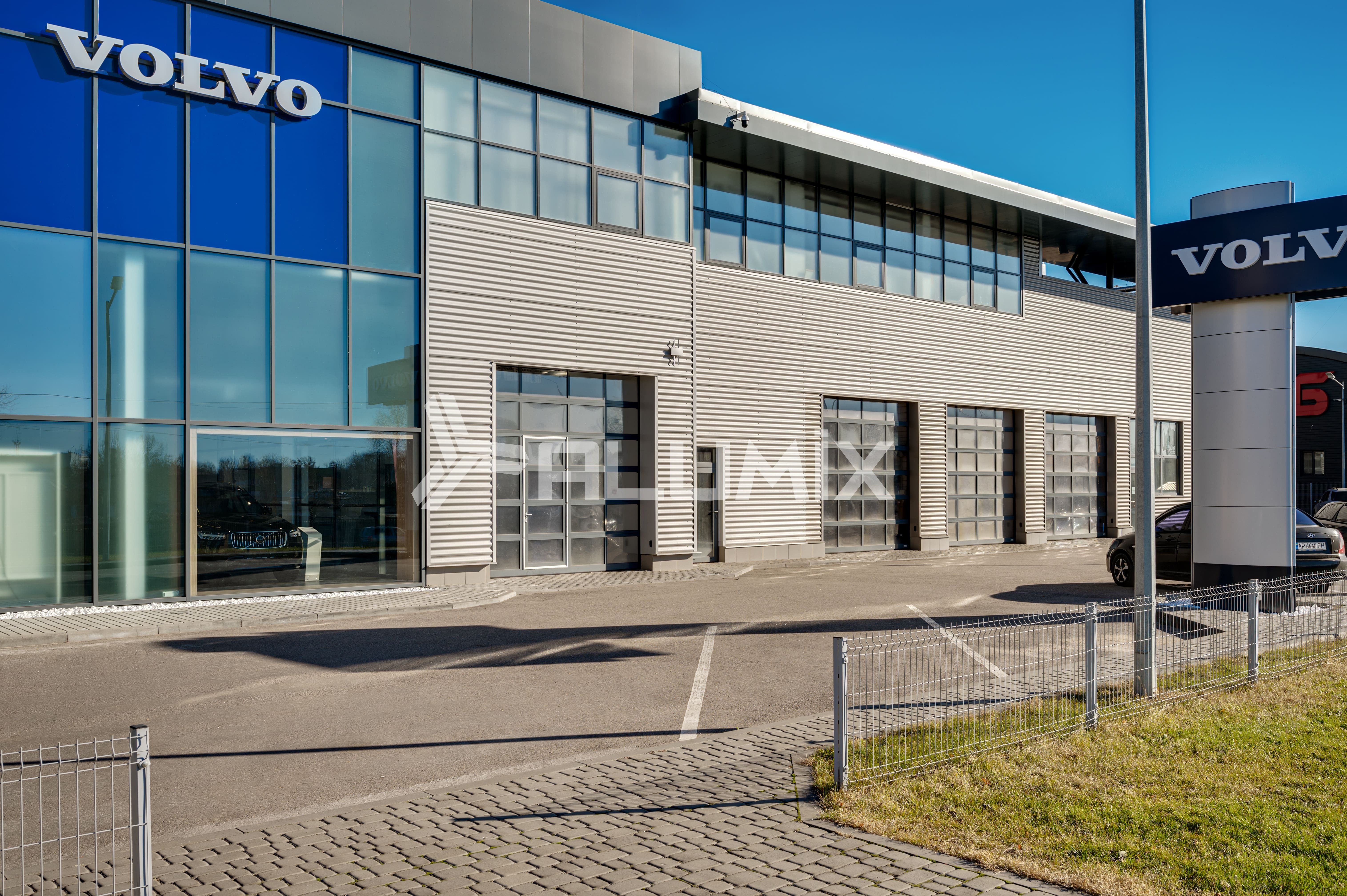 Промислові панорамні ворота для автосалону «Volvo» у м. Запоріжжя